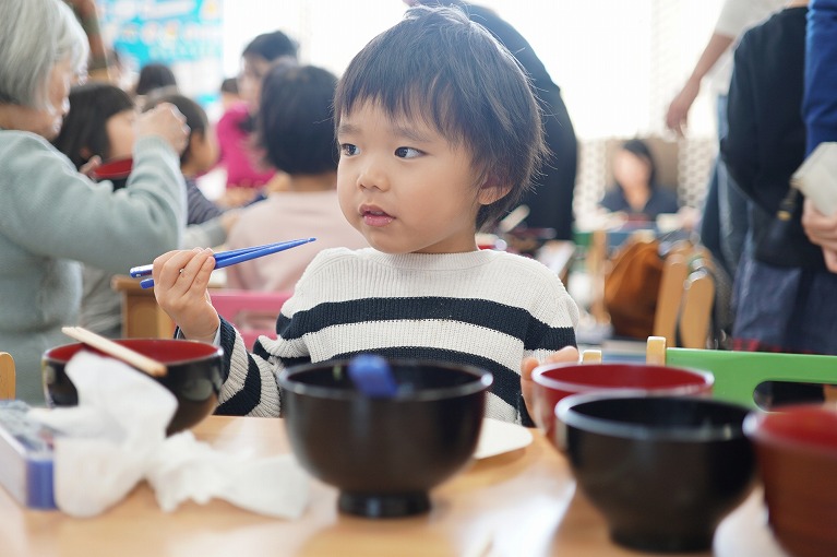 食事時の姿勢に気を付ける